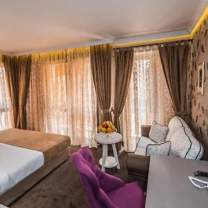 Guest house 8 1/2 Art ***